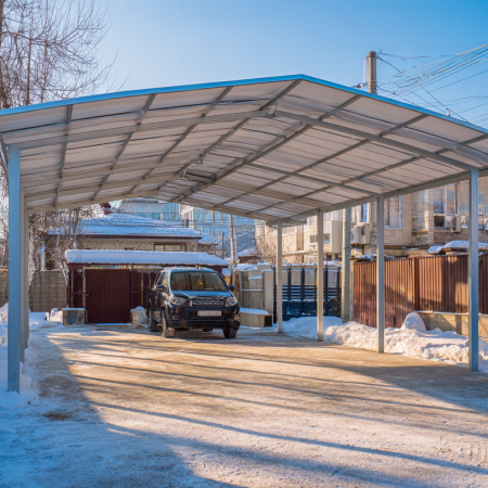 Металлический навес для автомобиля в Тюмени